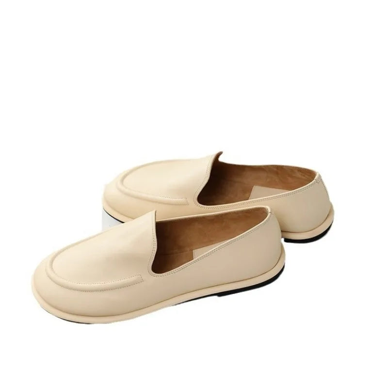 حذاء مسطح نسائي بكعب مدبب وإبزيم من الخلف