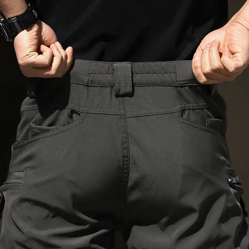 بنطلونات كارغو عصرية للرجال