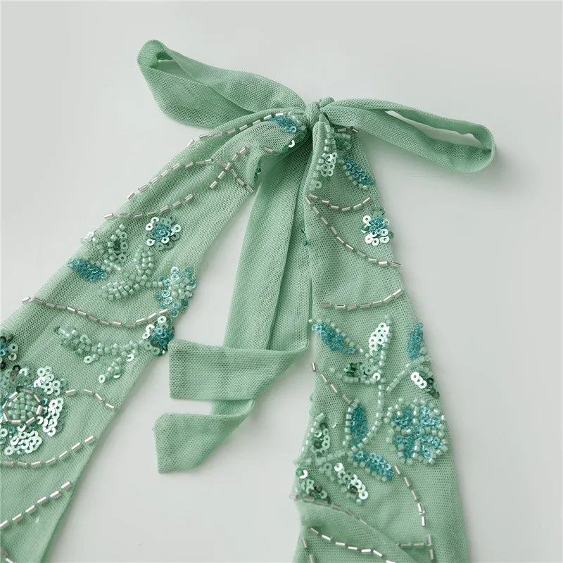 بلوزة نسائية بدون أكمام ذات ترتر عميق على شكل حرف V