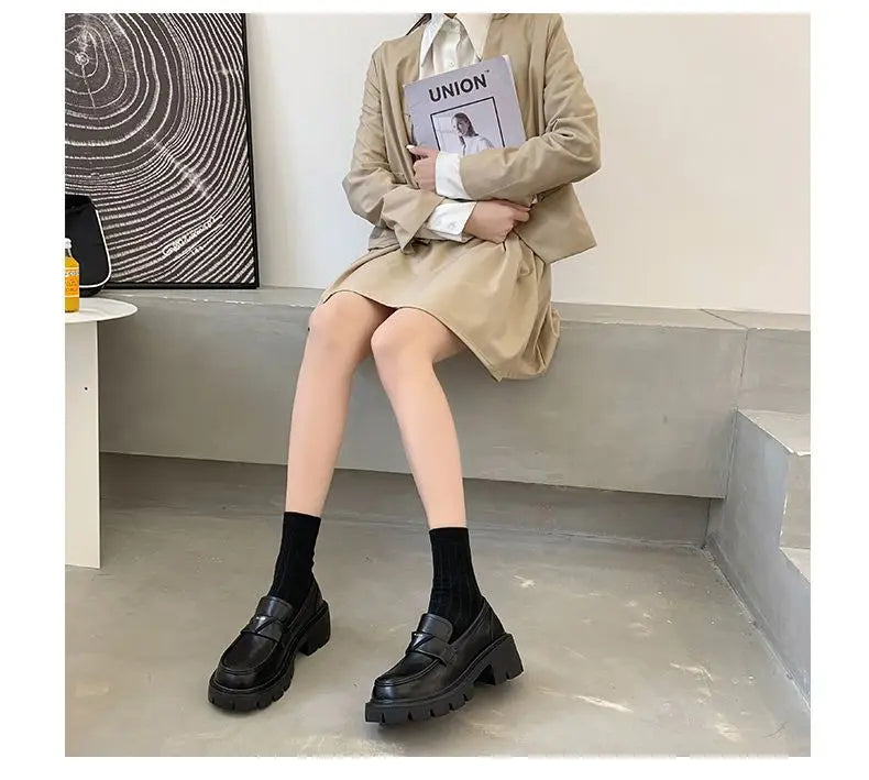 حذاء مكتب نسائي أسود بكعب منخفض