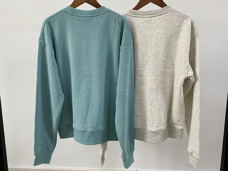 سويت شيرت نسائي بطبعة حروف عتيقة برقبة دائرية