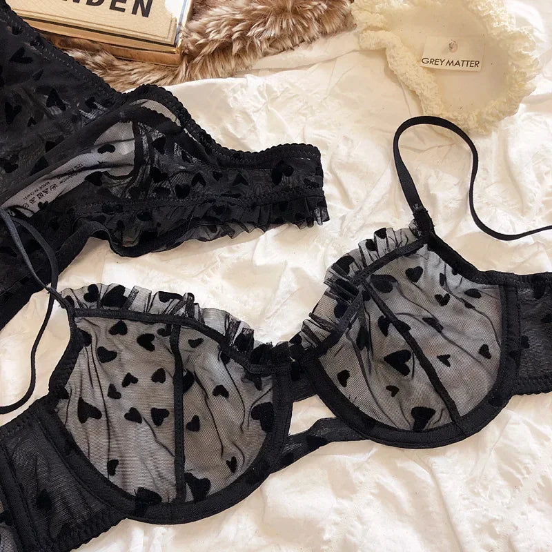 مجموعة ملابس داخلية نسائية شبكية على شكل قلب