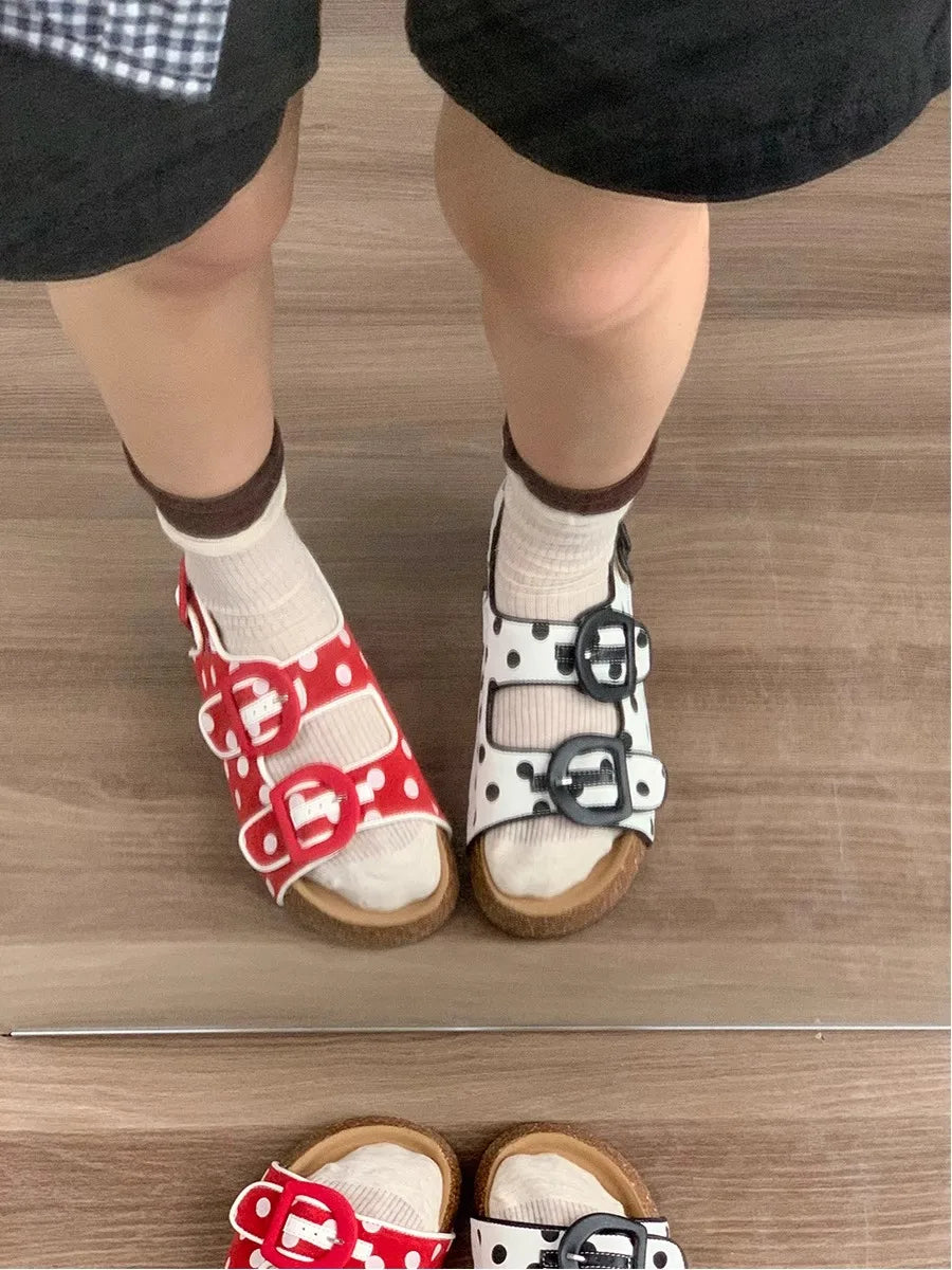 صنادل نسائية مسطحة بكعب عالٍ صيفية