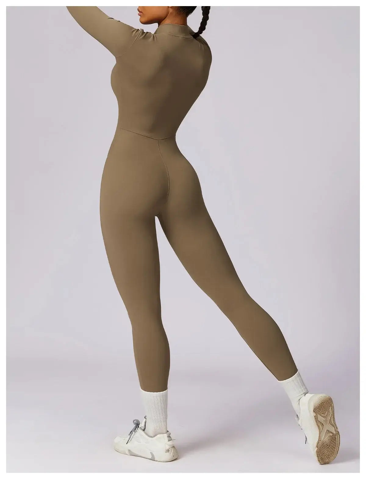 جمبسوت رياضي نسائي بأكمام طويلة وسحاب