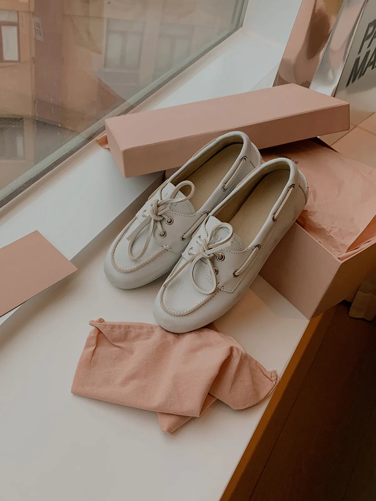 أحذية نسائية بدون كعب - حذاء مسطح برباط من الجلد الطبيعي 2025