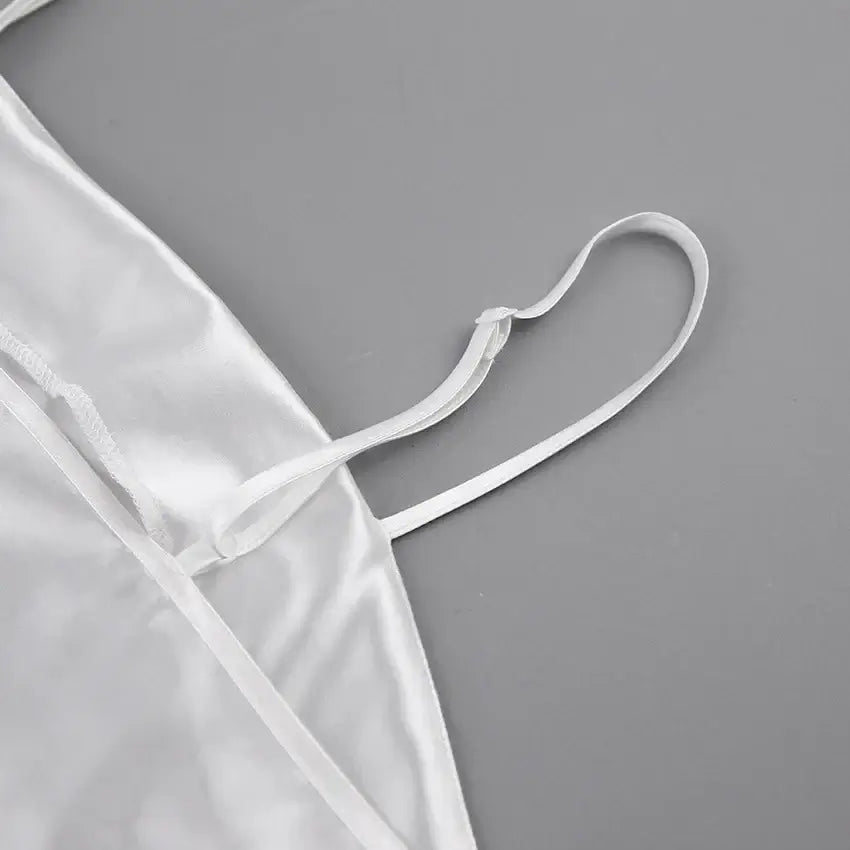 طقم بيجامة ساتان نسائي مع بنطلون بحواف من الريش