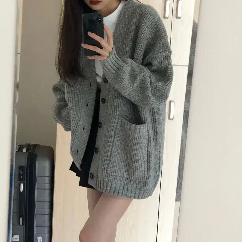 سترة كارديجان نسائية محبوكة برقبة على شكل حرف V