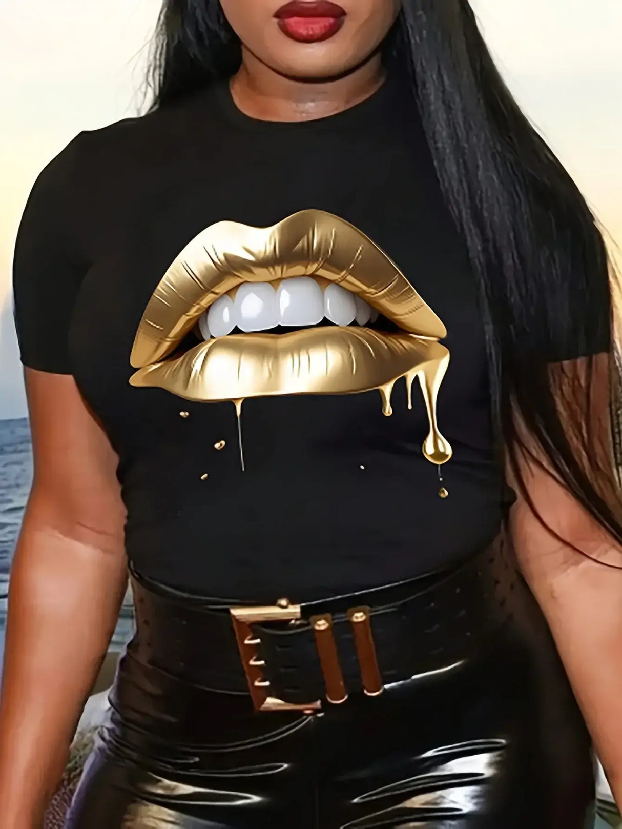 تي شيرت نسائي كاجوال بأكمام قصيرة وطبعة شفاه