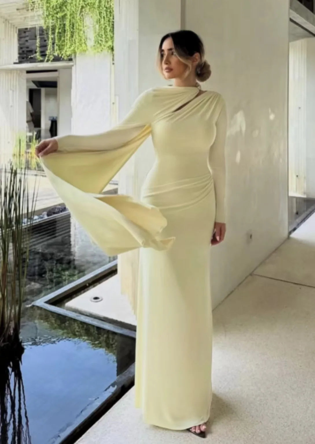 فستان نسائي طويل بشريط مطوي