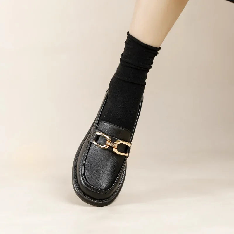 حذاء فاخر بكعب عالٍ وسلسلة معدنية - ٢٠٢٥