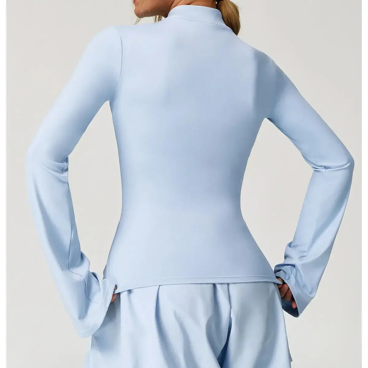 سترة تدريب نسائية مرنة بقصّة Slim Fit