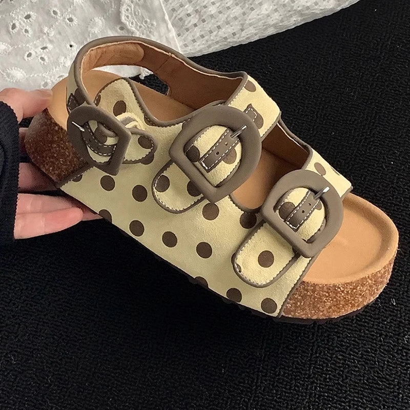 صنادل نسائية مسطحة بكعب عالٍ صيفية