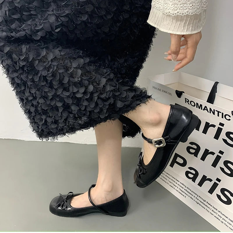 أحذية نسائية فاخرة بدون رباط من ماركة لوفرز