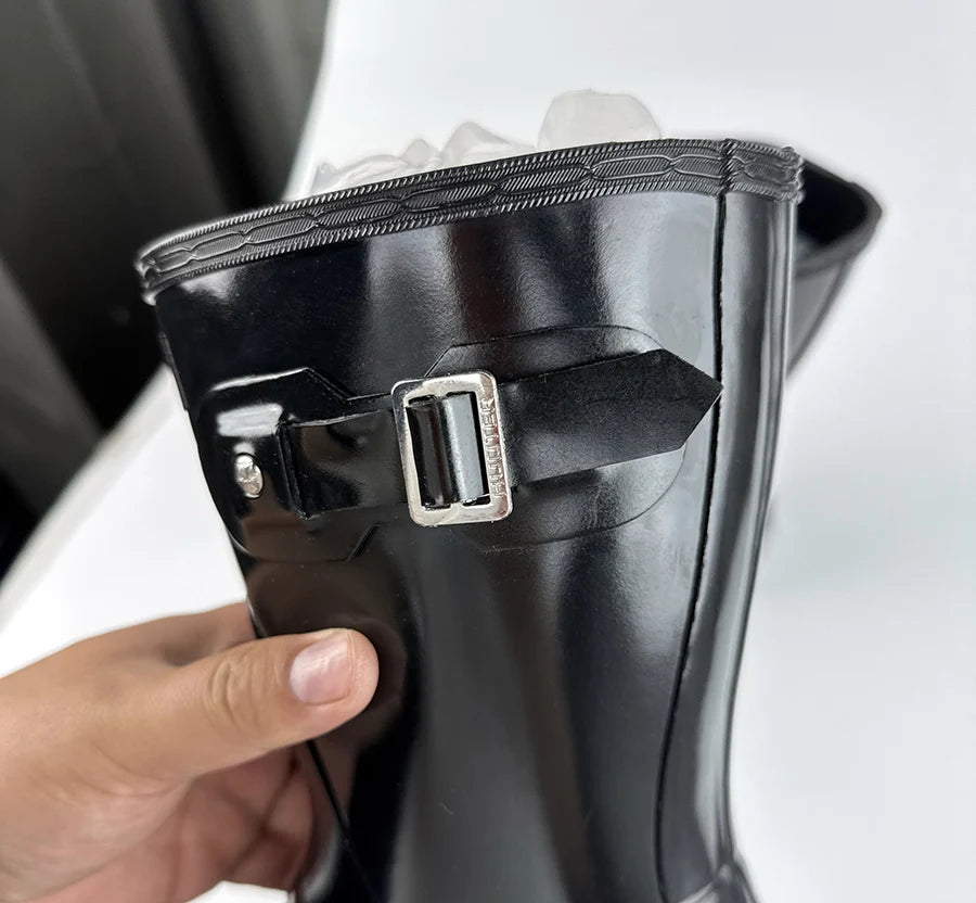 حذاء نسائي من الجلد المطرز حتى منتصف الساق