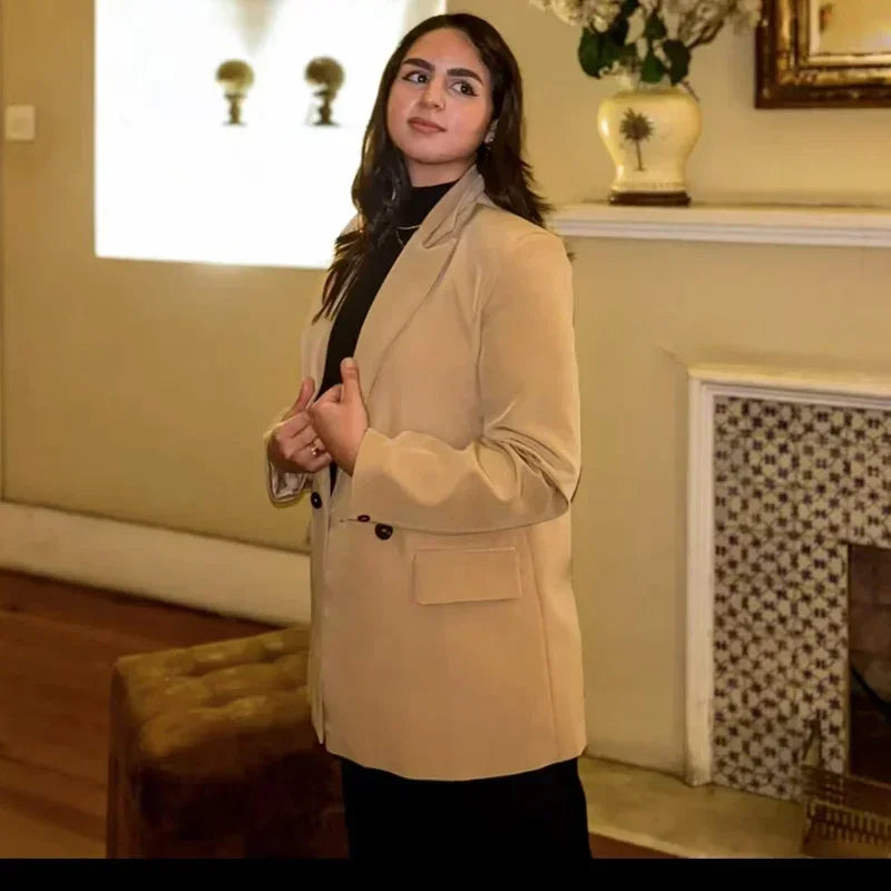 MetroChic™ – Tailored Casual Blazer (2025 Office Fit, Fashion-Forward Design)