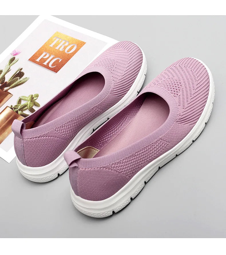 أحذية رياضية نسائية محبوكة على شكل جوارب