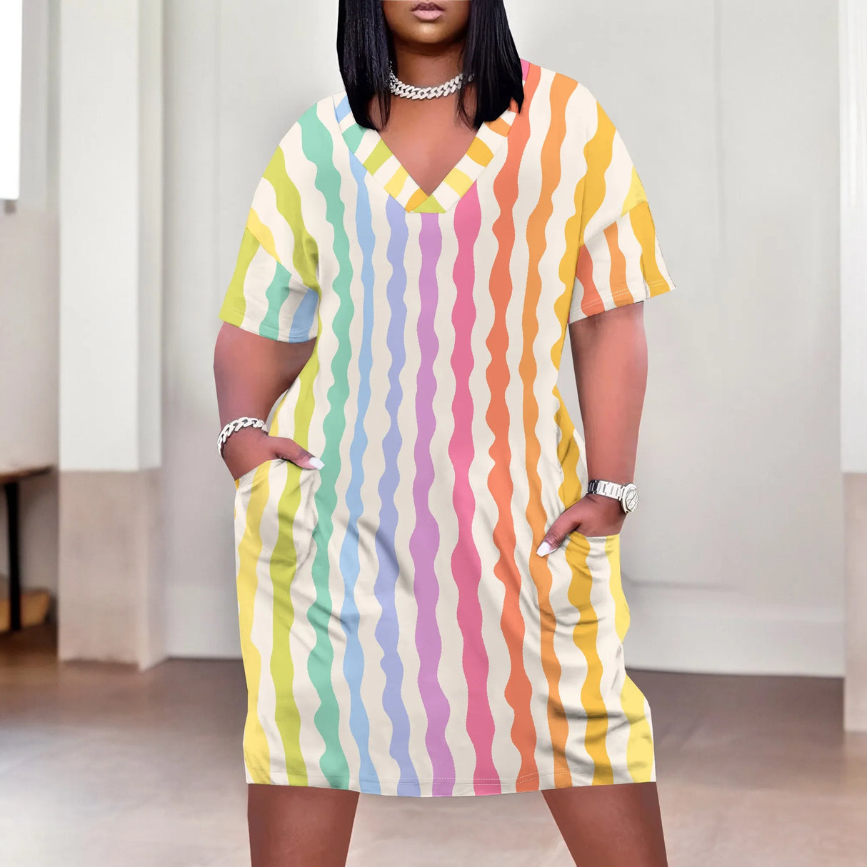 فستان شاطئ نسائي برقبة على شكل حرف V وزهرة عباد الشمس