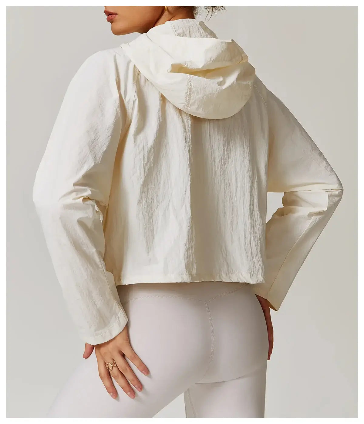 سترة رياضية نسائية سريعة الجفاف بغطاء للرأس