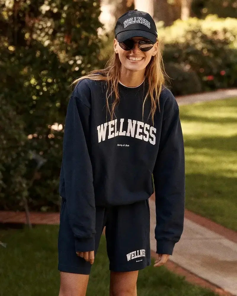 سويت شيرت نسائي بطبعة حروف عتيقة برقبة دائرية