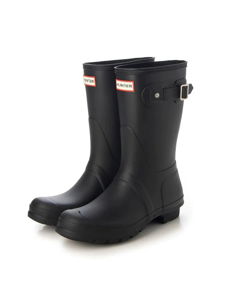 حذاء نسائي من الجلد المطرز حتى منتصف الساق