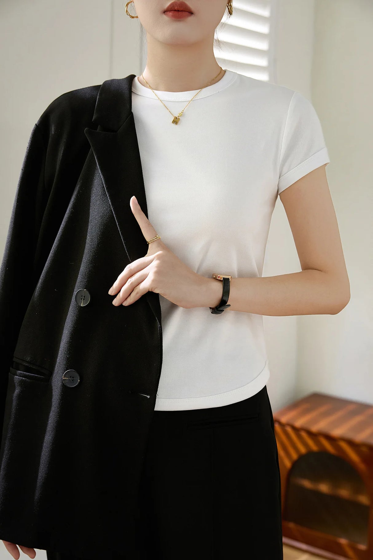 تي شيرت نسائي بطبعة ملونة