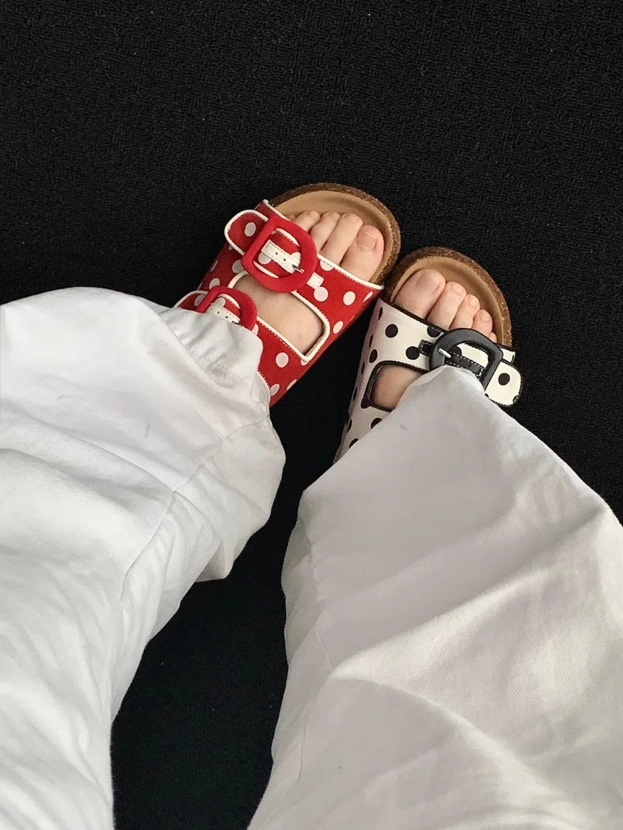 صنادل نسائية مسطحة بكعب عالٍ صيفية