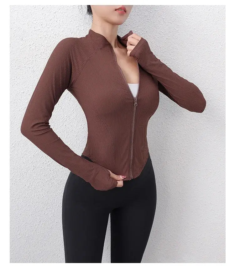 سترة جري نسائية بأكمام طويلة ومزخرفة