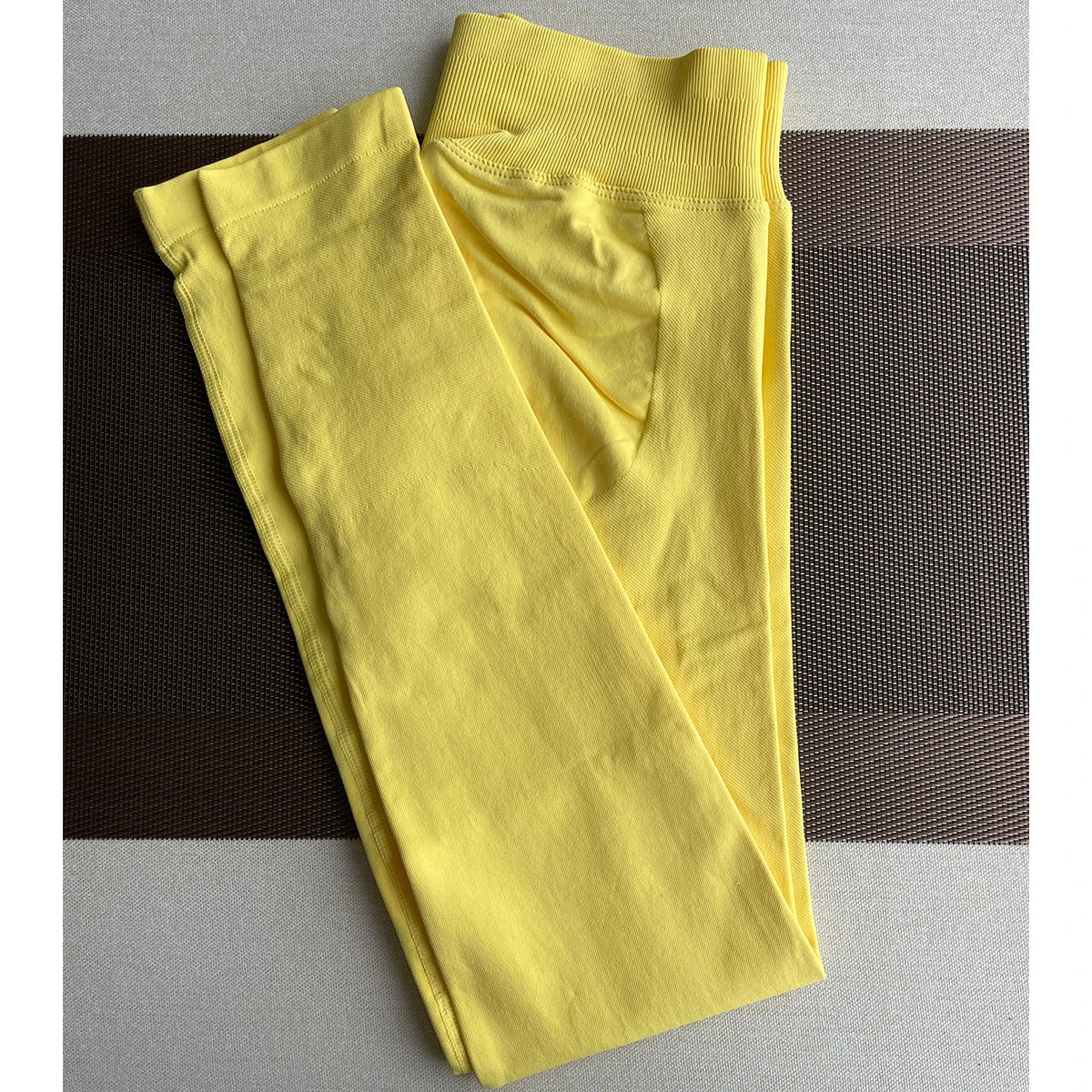 بنطال يوغا ضيق بدون درزات للنساء