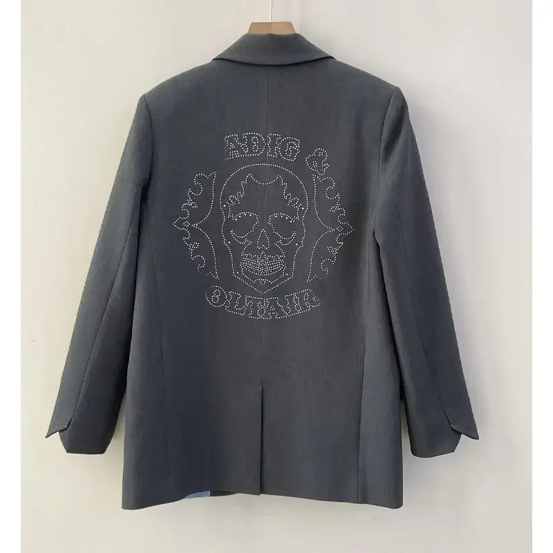 بدلة بليزر وبنطلون رمادي للنساء