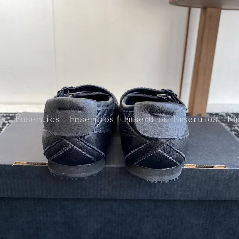 أحذية باليه مسطحة نسائية بمقدمة مستديرة من الدانتيل والجلد الطبيعي