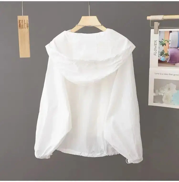 سترة نسائية خفيفة الوزن مقاومة للرياح بغطاء للرأس