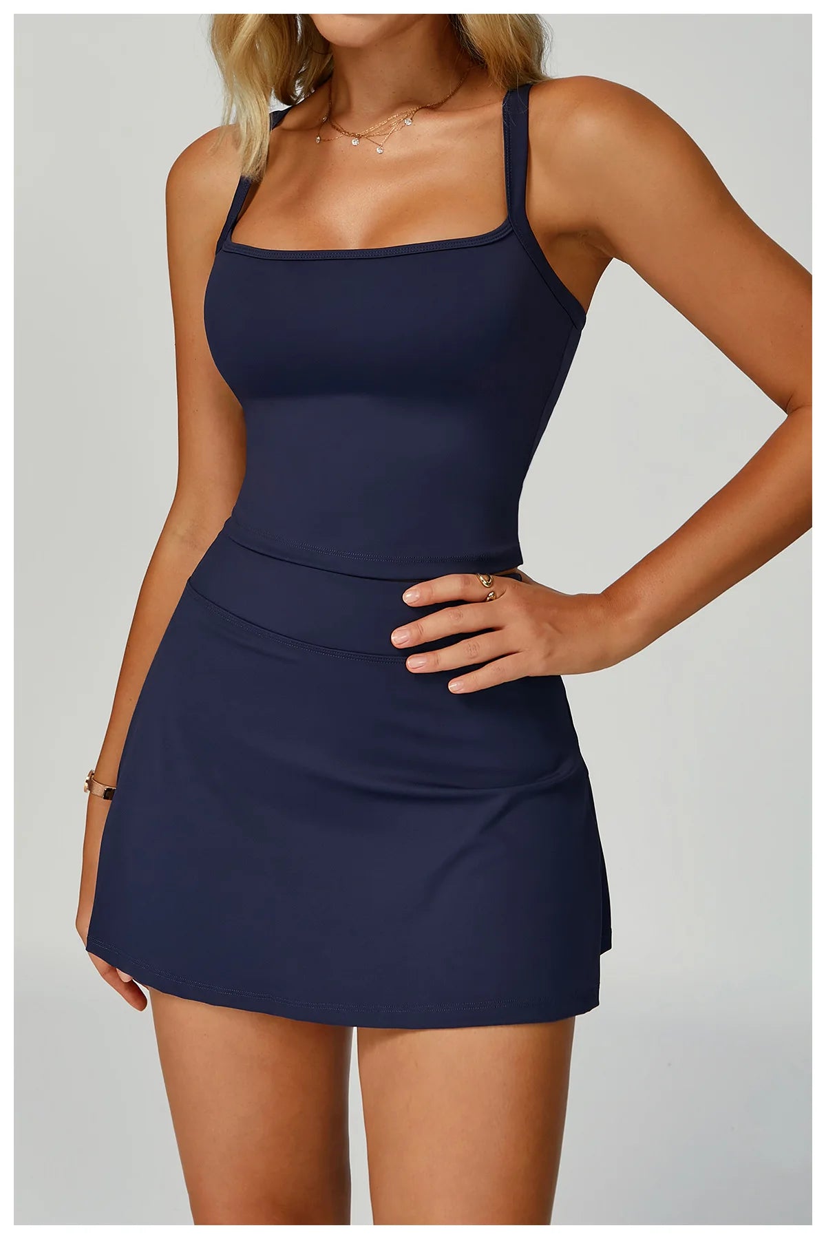 طقم تنورة تنس رياضية للنساء