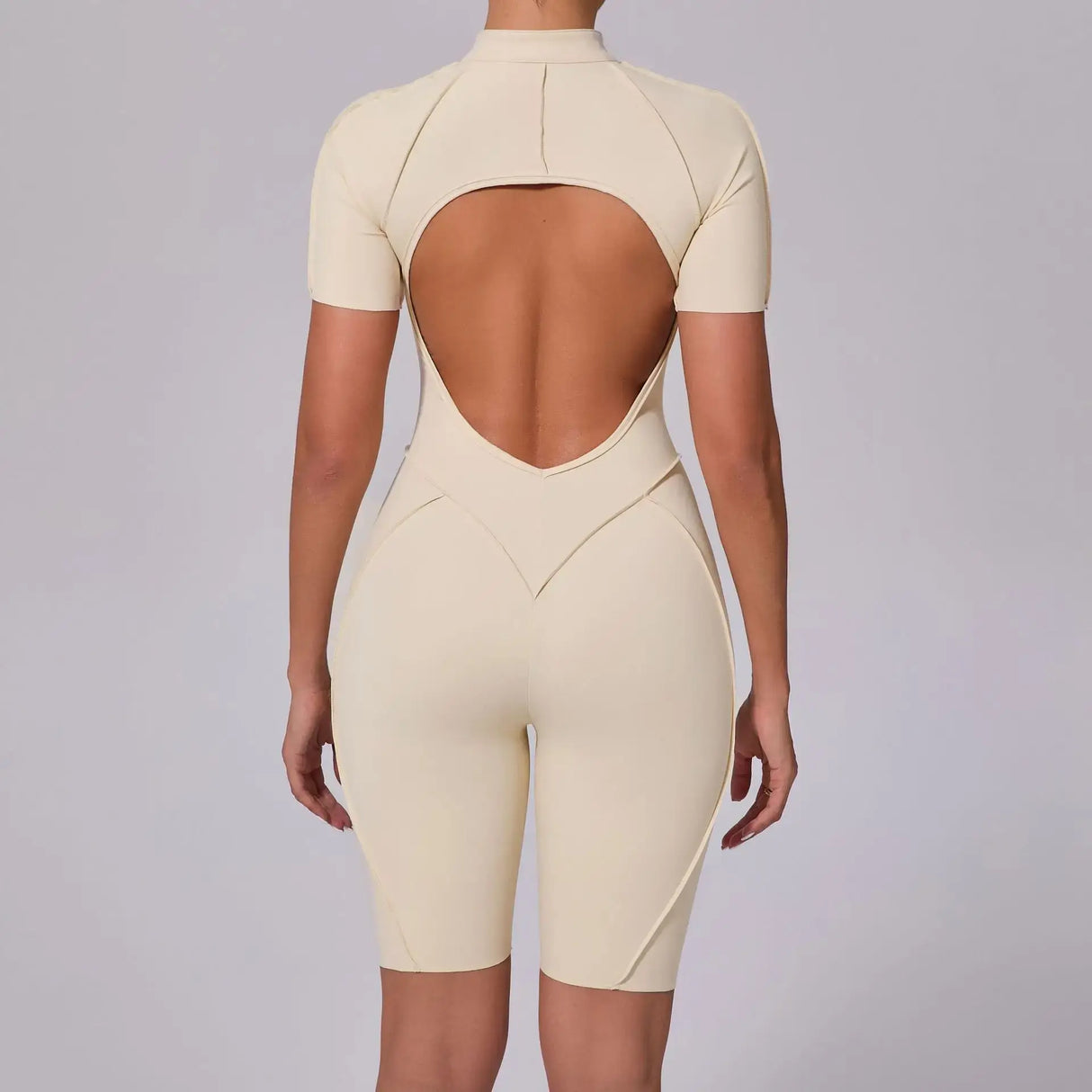 جمبسوت رياضي قصير بسحاب للنساء