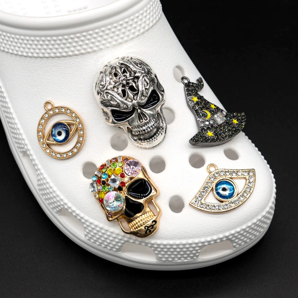 زينة أحذية نسائية على شكل جمجمة مع مشابك معدنية