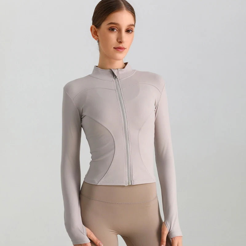 سترة يوجا نسائية بسحاب وقصّة Slim Fit