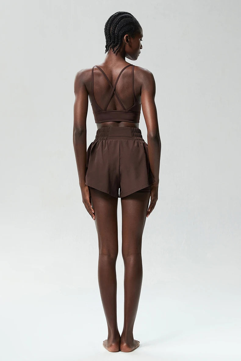 مجموعة رياضية سريعة الجفاف للنساء في الهواء الطلق