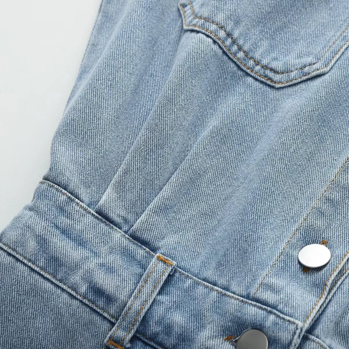 DenimPulse™ – Waist Slim Short Denim Jumpsuit (Playful, Sculpted & Trendy)