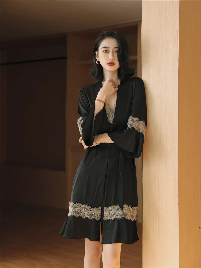 بيجامات نسائية من الحرير الجليدي