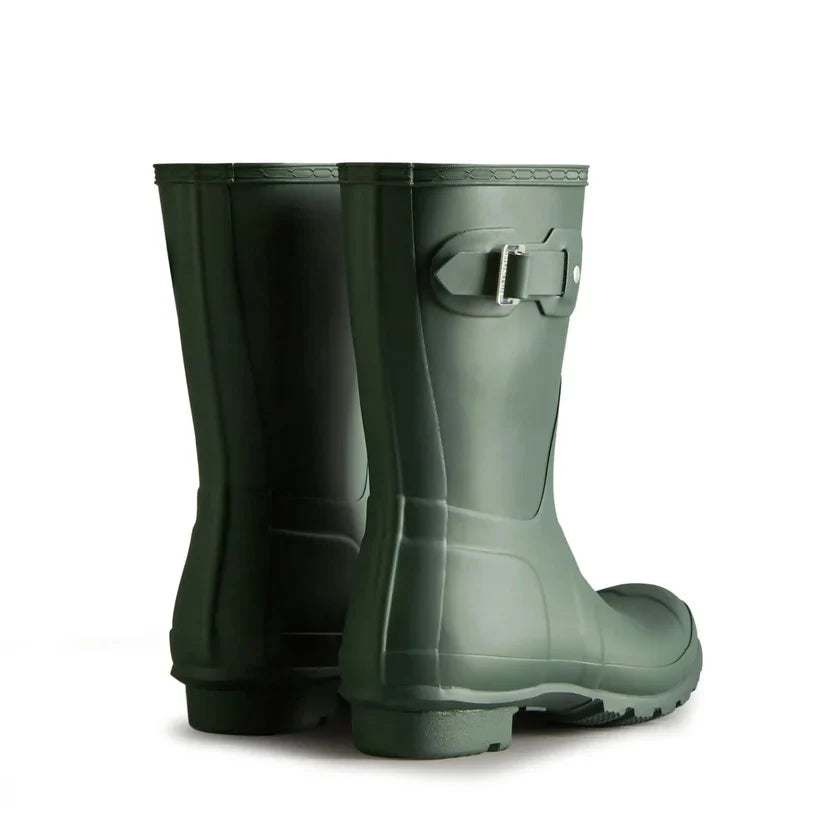 حذاء نسائي من الجلد المطرز حتى منتصف الساق