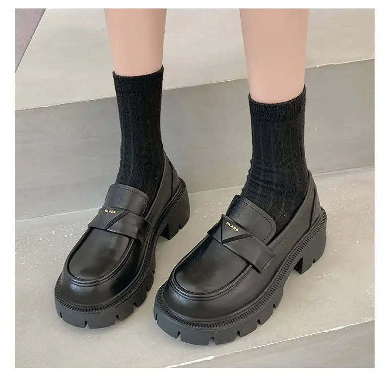 حذاء مكتب نسائي أسود بكعب منخفض