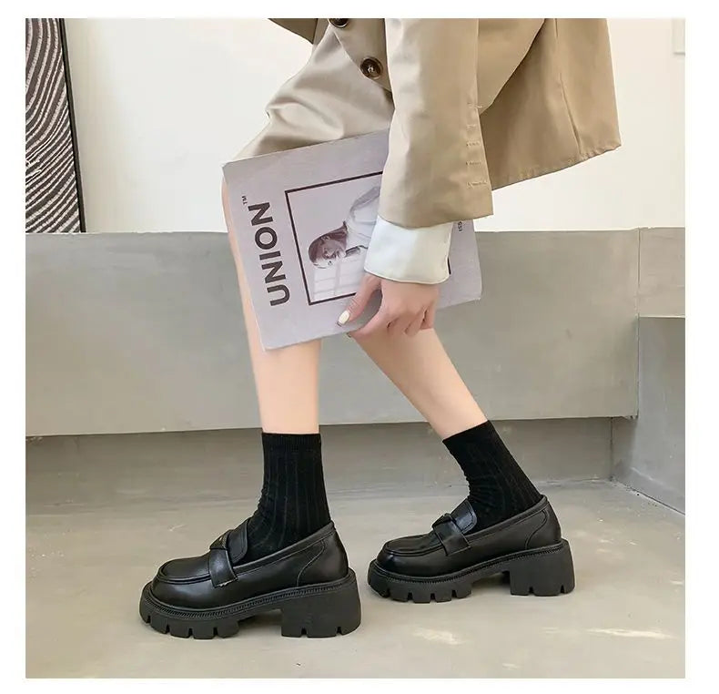 حذاء مكتب نسائي أسود بكعب منخفض