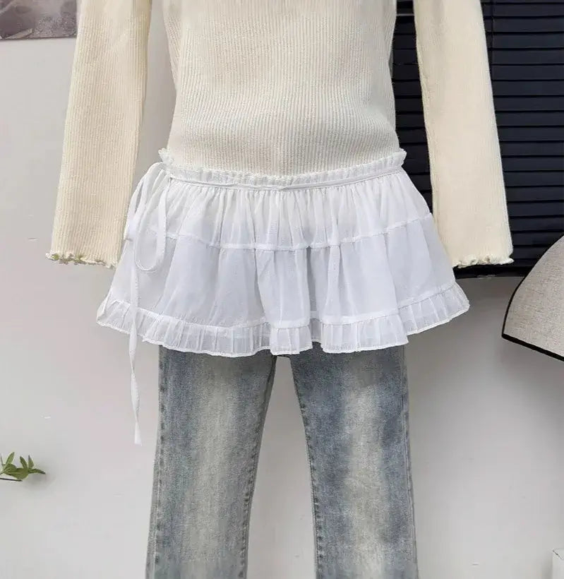 تنورة نسائية من الدانتيل بتصميم Y2K