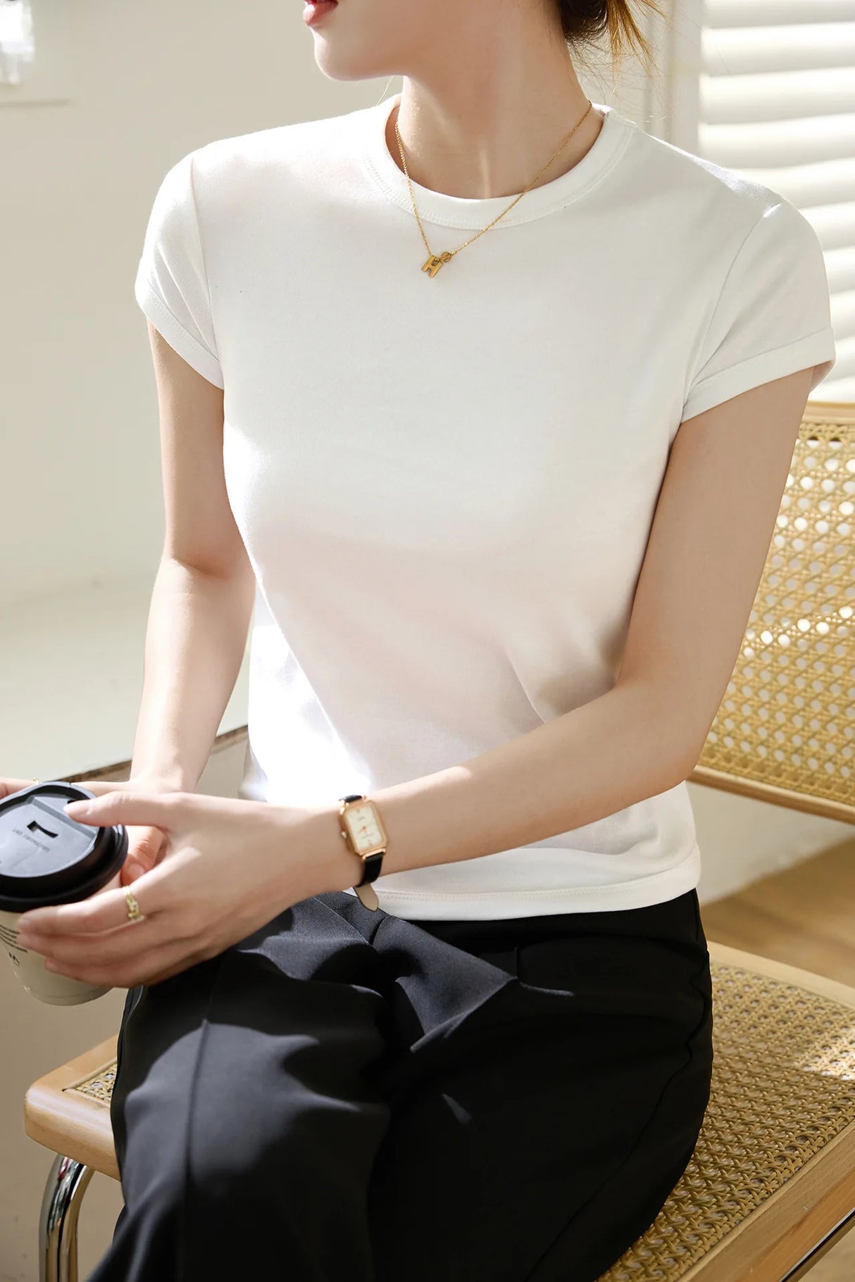 تي شيرت نسائي بطبعة ملونة