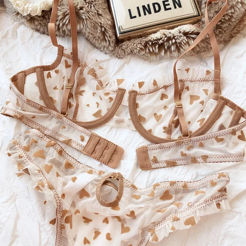 مجموعة ملابس داخلية نسائية شبكية على شكل قلب