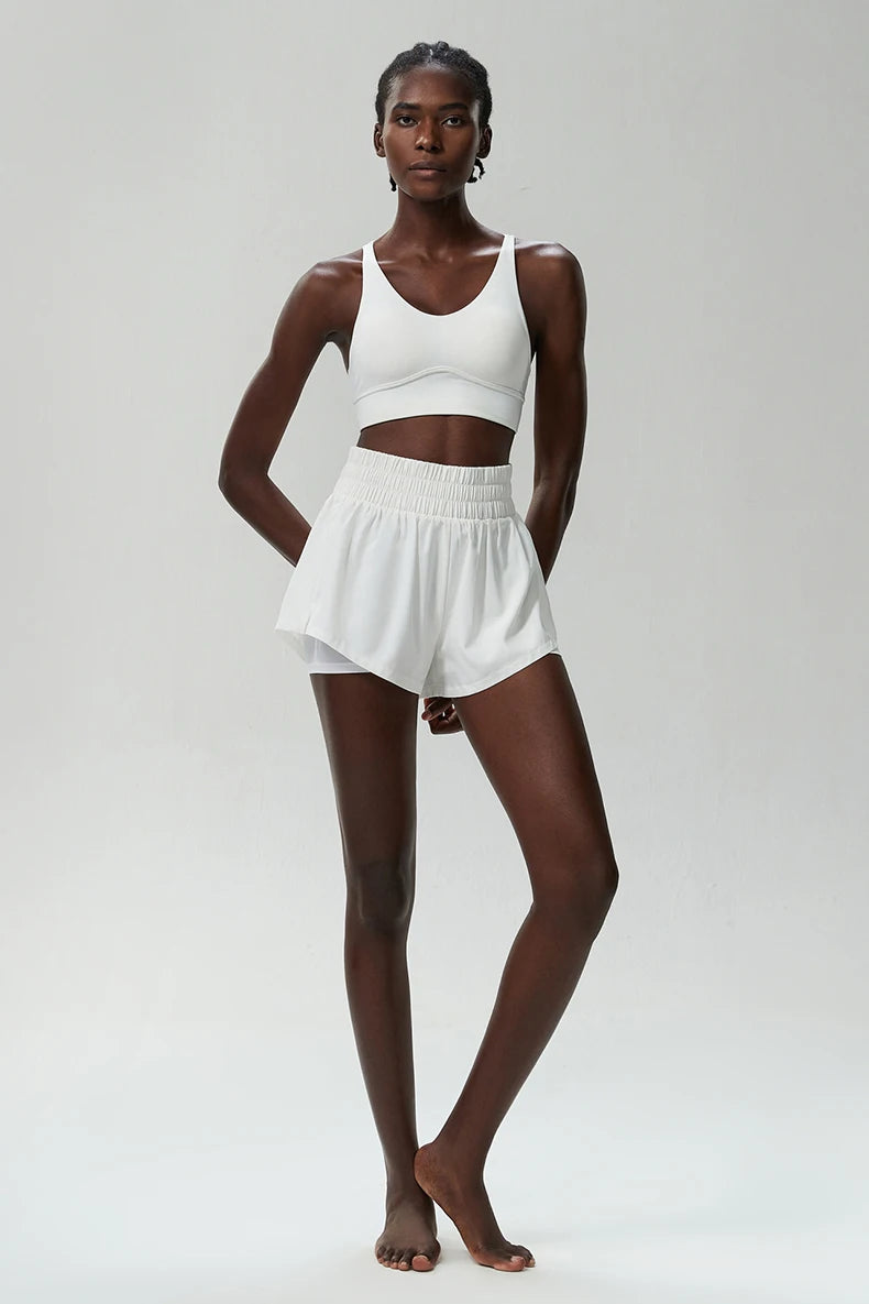 مجموعة رياضية سريعة الجفاف للنساء في الهواء الطلق