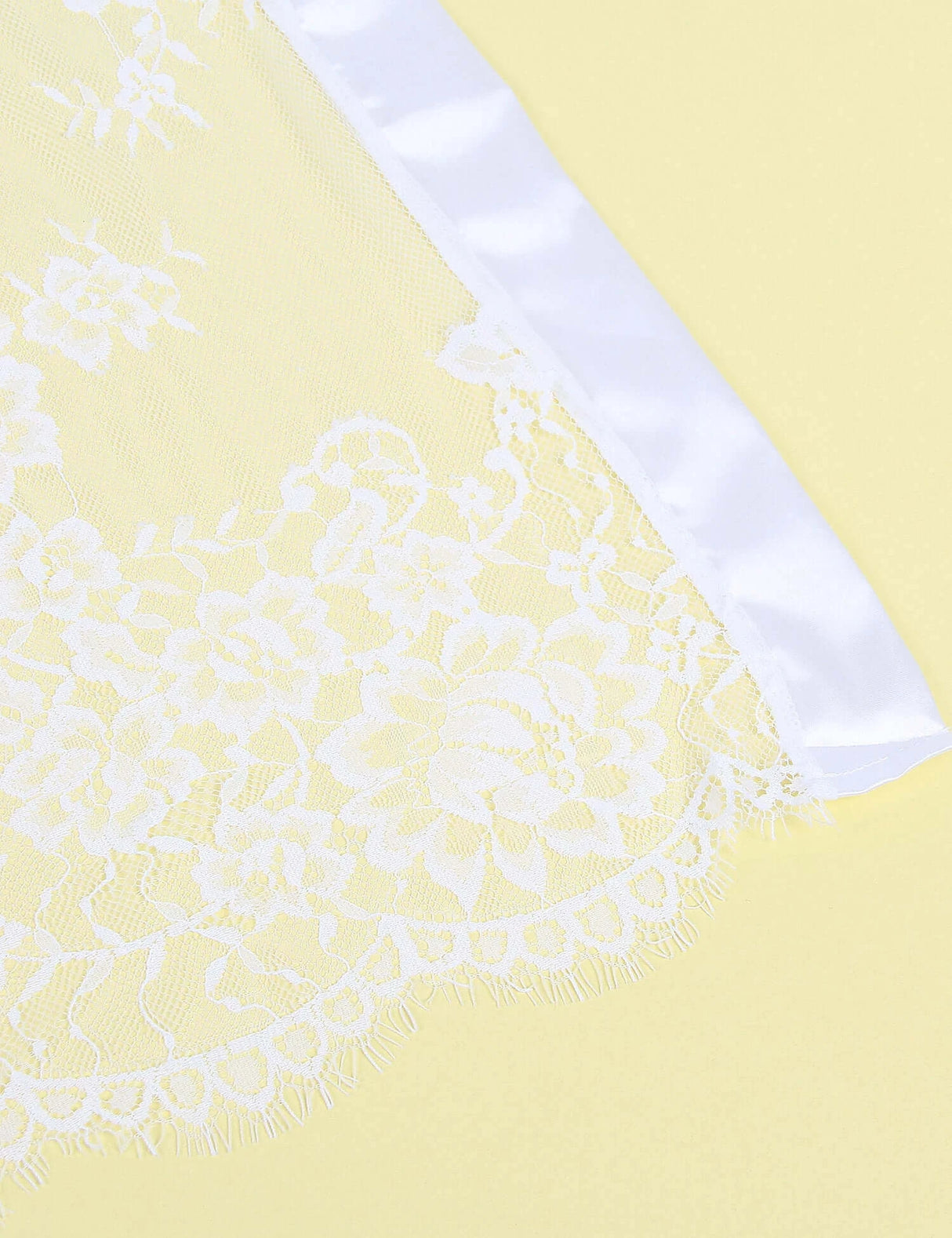 رداء نوم أبيض من الدانتيل بأكمام طويلة للنساء بمقاسات كبيرة