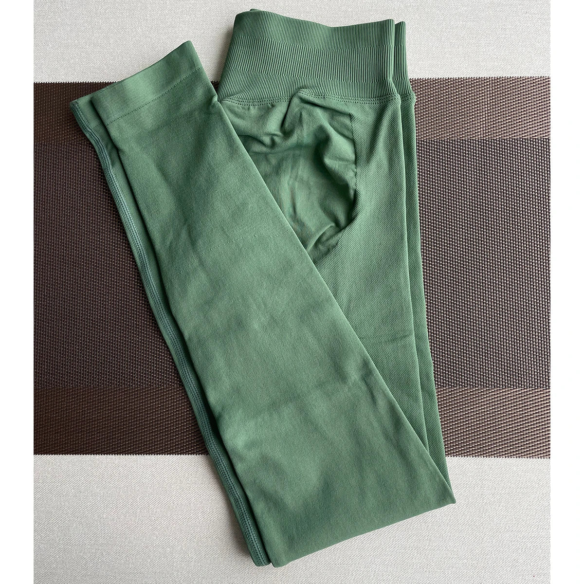 بنطال يوغا ضيق بدون درزات للنساء