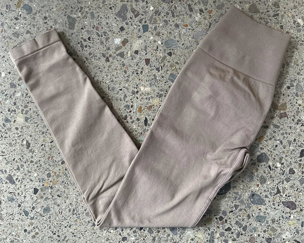 بنطلون ليجنز نسائي بدون درزات مع حشوة بوش أب