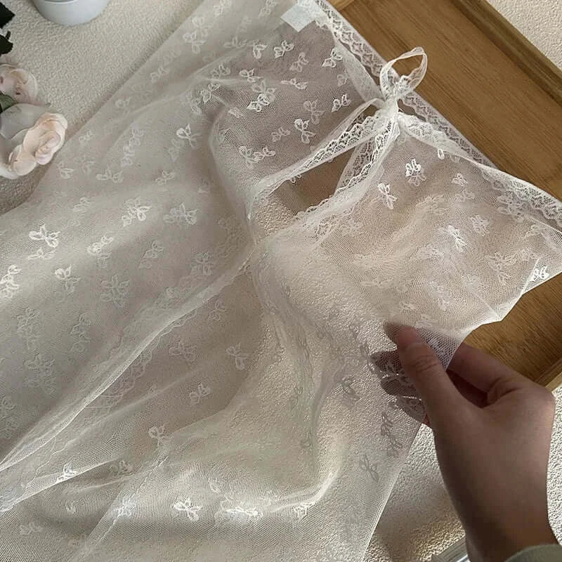 تنورة نسائية من الدانتيل والتول بتصميم عتيق