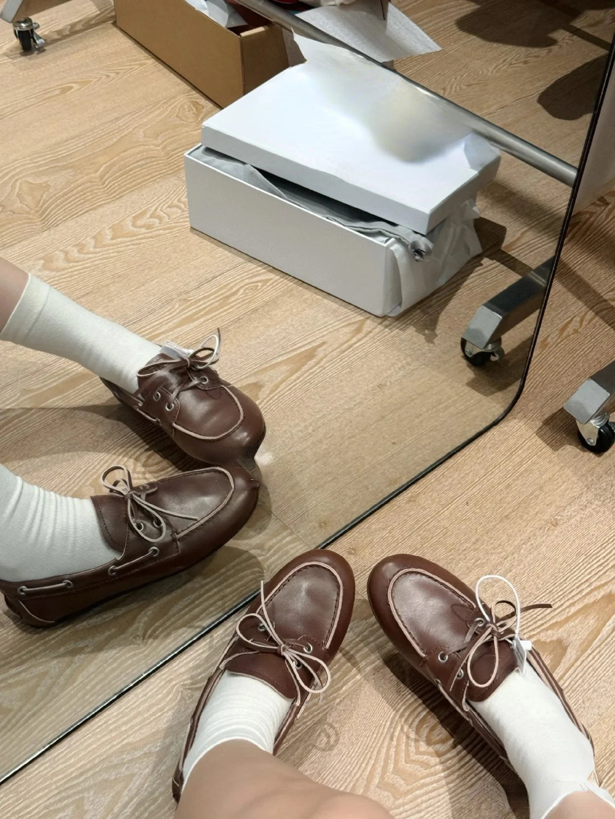 Soft Leather Slip-On Flats – Casual Women’s 2025